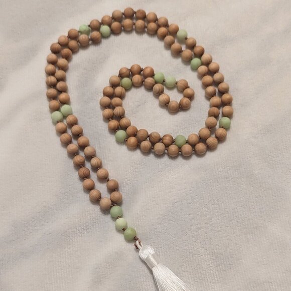 Handmade 108 bead mala Thuja Wood and African Green Jade with white guru tassel - Picture 2 of 3